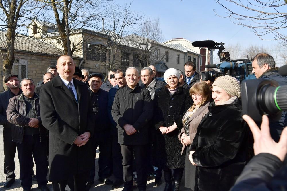 Prezident İlham Əliyev zəlzələnin baş verdiyi Şamaxıda olub (FOTO) (YENİLƏNİB)