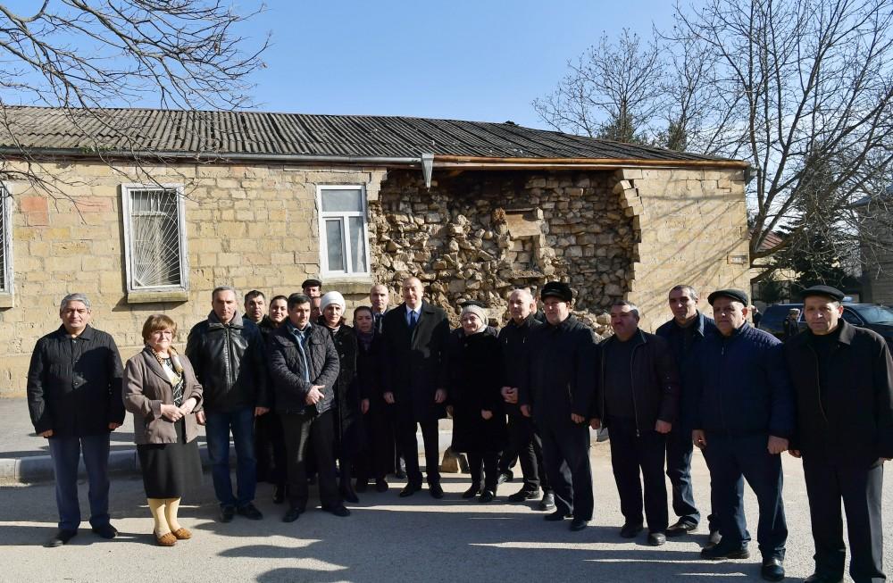 Prezident İlham Əliyev zəlzələnin baş verdiyi Şamaxıda olub (FOTO) (YENİLƏNİB)