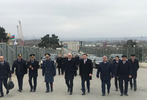 Samur çayı üzərində salınan avtomobil körpüsünün tikintisinə baxış keçirilib (FOTO)