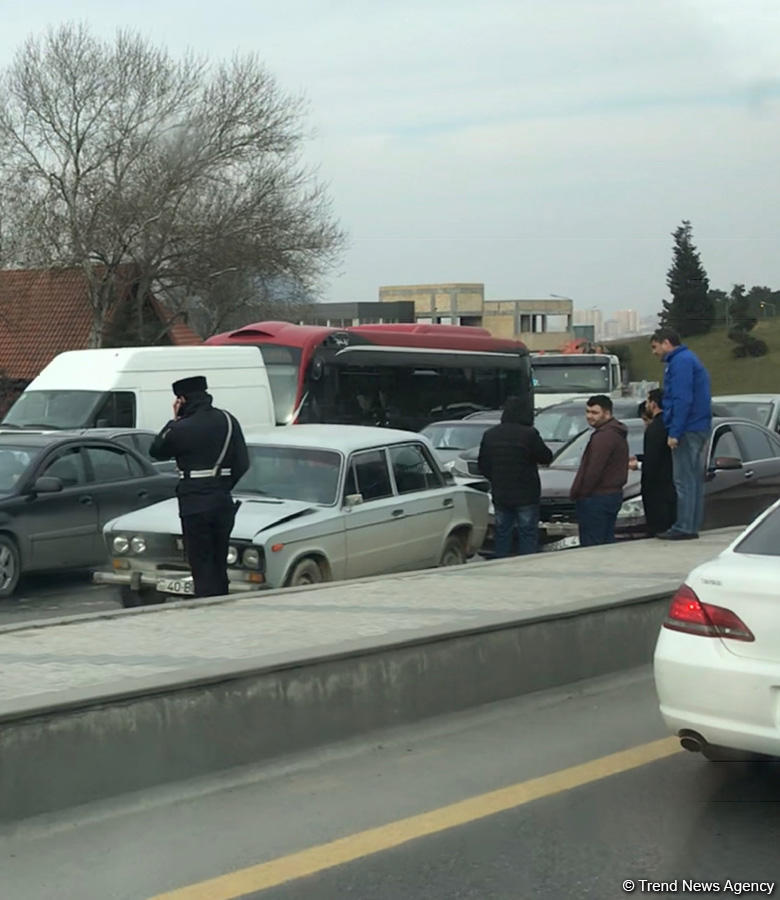 Bakı-Sumqayıt yolunda QƏZA tıxaca səbəb oldu (FOTO)