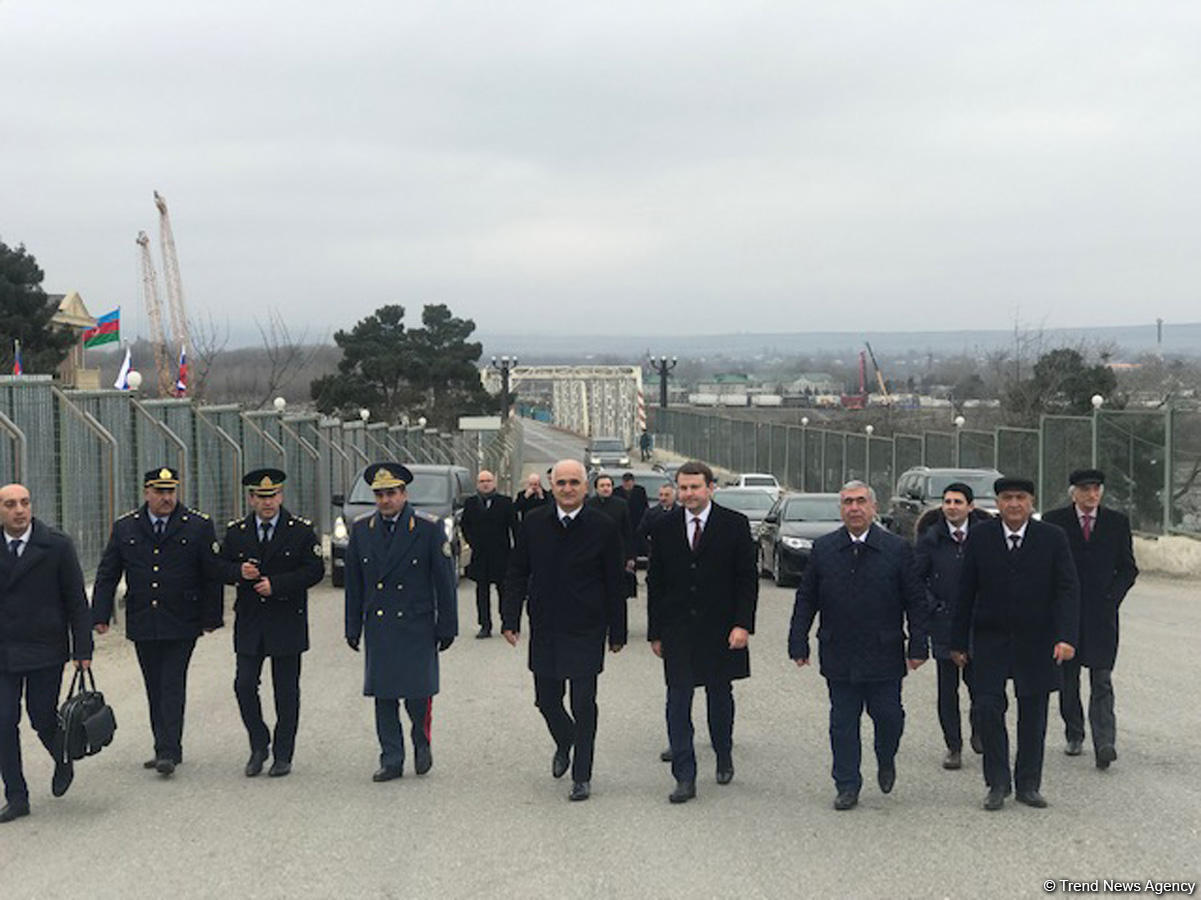 Samur çayı üzərində salınan avtomobil körpüsünün tikintisinə baxış keçirilib (FOTO)