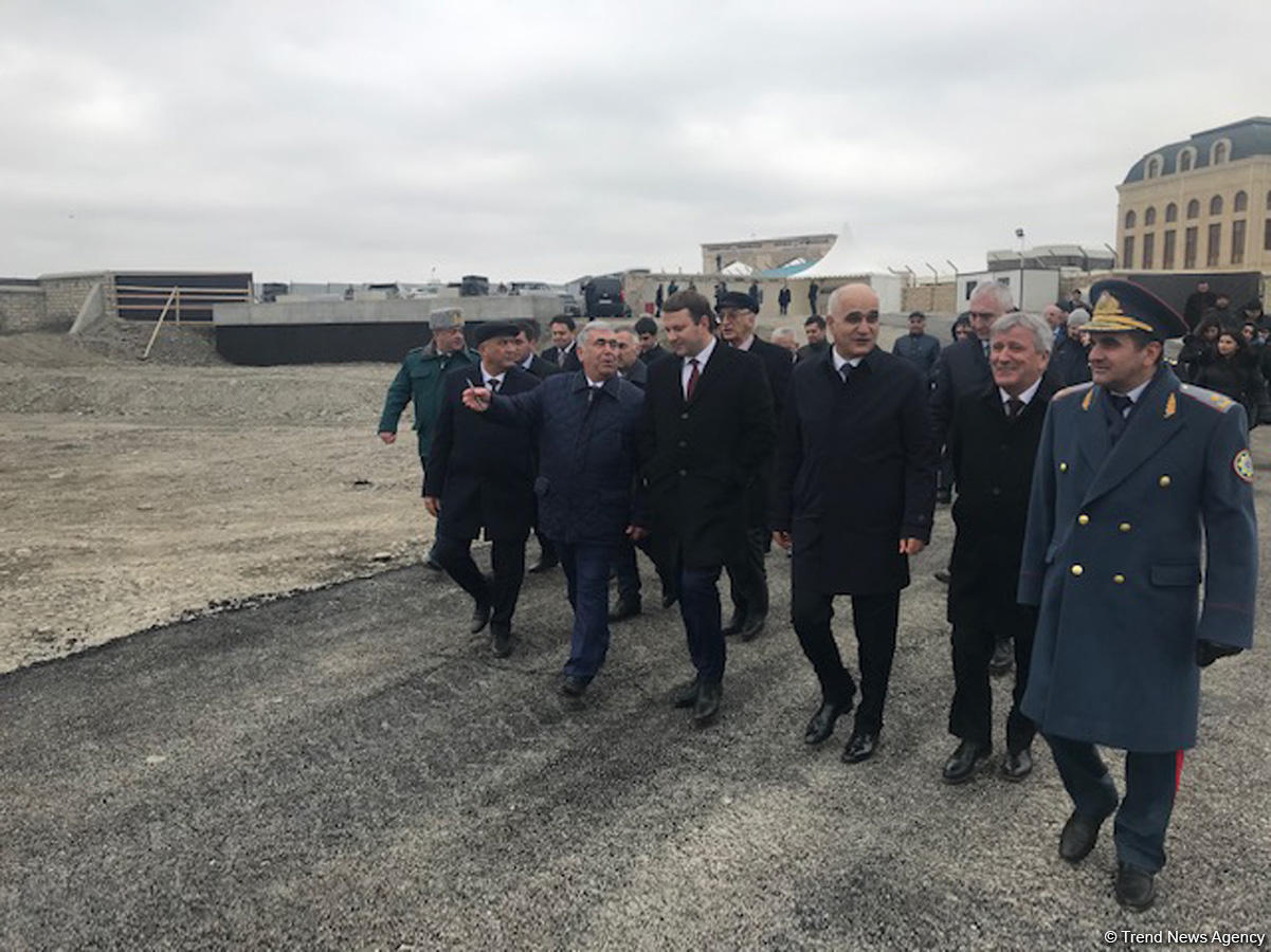Samur çayı üzərində salınan avtomobil körpüsünün tikintisinə baxış keçirilib (FOTO)