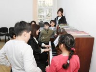 Azərbaycanın Birinci vitse-prezidenti Mehriban Əliyeva Nəsimi rayonundakı 268 nömrəli xüsusi məktəbdə şagirdlərlə görüşüb (FOTO)