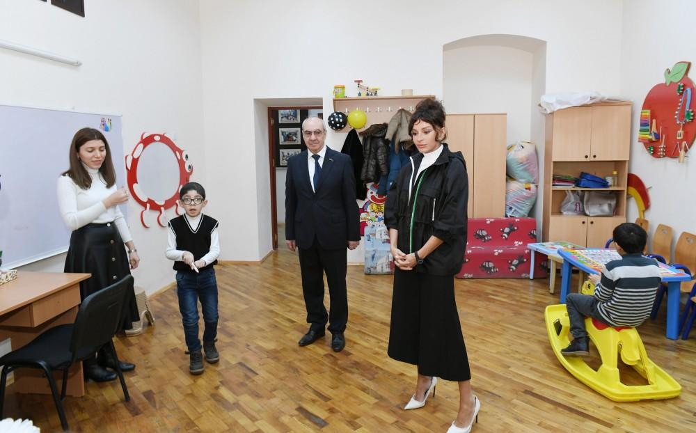 Azərbaycanın Birinci vitse-prezidenti Mehriban Əliyeva Nəsimi rayonundakı 268 nömrəli xüsusi məktəbdə şagirdlərlə görüşüb (FOTO)