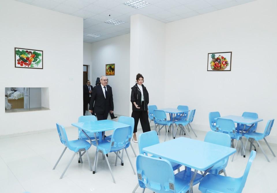Azərbaycanın Birinci vitse-prezidenti Mehriban Əliyeva Nəsimi rayonundakı 268 nömrəli xüsusi məktəbdə şagirdlərlə görüşüb (FOTO)