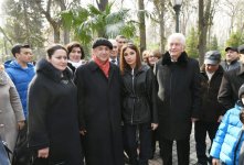 Birinci vitse-prezident Mehriban Əliyeva “Xan bağı” mədəniyyət və istirahət parkında gəncəlilərlə görüşüb (FOTO) (YENİLƏNİB)