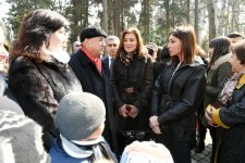 Birinci vitse-prezident Mehriban Əliyeva “Xan bağı” mədəniyyət və istirahət parkında gəncəlilərlə görüşüb (FOTO) (YENİLƏNİB)