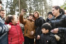 Birinci vitse-prezident Mehriban Əliyeva “Xan bağı” mədəniyyət və istirahət parkında gəncəlilərlə görüşüb (FOTO) (YENİLƏNİB)