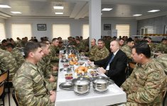 Ali Baş Komandan İlham Əliyev Beyləqanda yeni inşa edilmiş “N” saylı hərbi hissəsində yaradılan şəraitlə tanış olub (FOTO) (YENİLƏNİB)