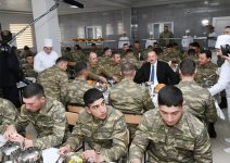 Ali Baş Komandan İlham Əliyev Beyləqanda yeni inşa edilmiş “N” saylı hərbi hissəsində yaradılan şəraitlə tanış olub (FOTO) (YENİLƏNİB)