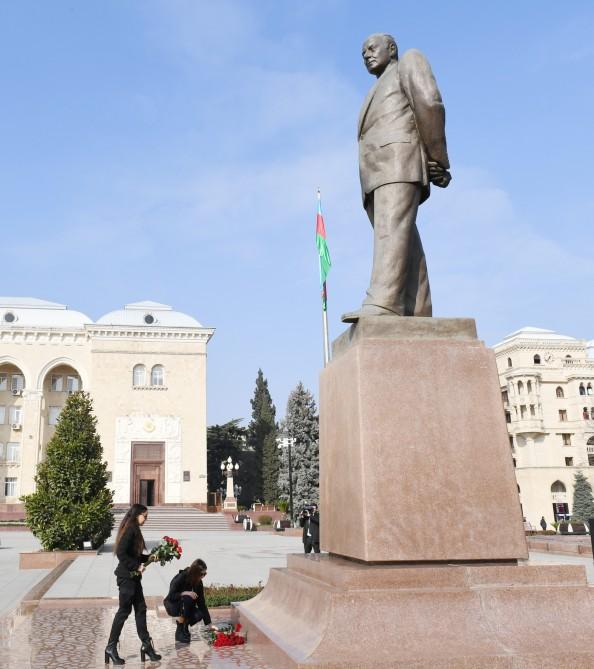 Birinci vitse-prezident Mehriban Əliyeva Gəncəyə səfərə gəlib (FOTO)
