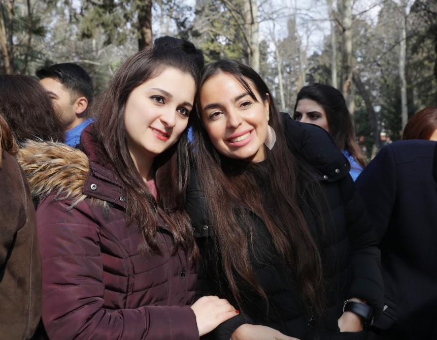 Birinci vitse-prezident Mehriban Əliyeva “Xan bağı” mədəniyyət və istirahət parkında gəncəlilərlə görüşüb (FOTO) (YENİLƏNİB)
