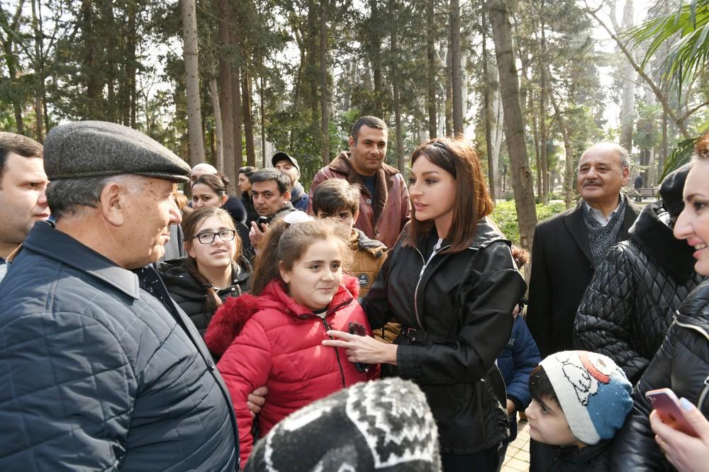 Birinci vitse-prezident Mehriban Əliyeva “Xan bağı” mədəniyyət və istirahət parkında gəncəlilərlə görüşüb (FOTO) (YENİLƏNİB)