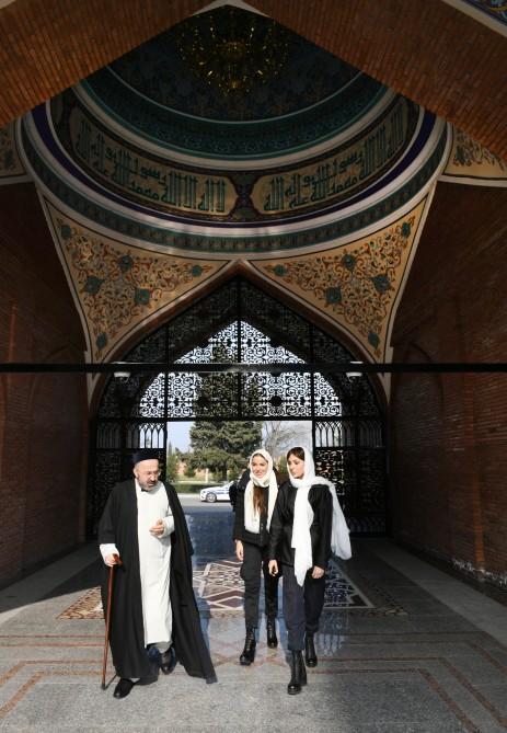 Birinci vitse-prezident Mehriban Əliyeva Gəncədə “İmamzadə” dini kompleksini ziyarət edib (FOTO)