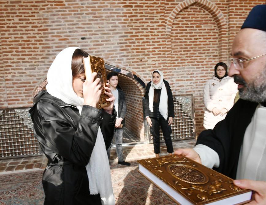 Birinci vitse-prezident Mehriban Əliyeva Gəncədə “İmamzadə” dini kompleksini ziyarət edib (FOTO)