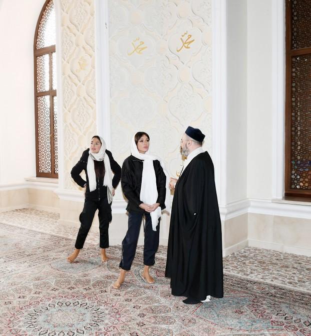 Birinci vitse-prezident Mehriban Əliyeva Gəncədə “İmamzadə” dini kompleksini ziyarət edib (FOTO)