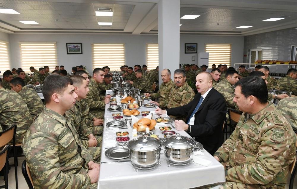 Ali Baş Komandan İlham Əliyev Beyləqanda yeni inşa edilmiş “N” saylı hərbi hissəsində yaradılan şəraitlə tanış olub (FOTO) (YENİLƏNİB)