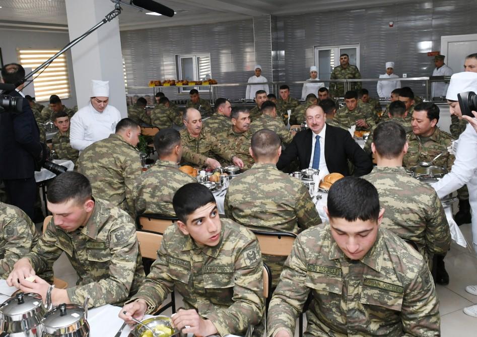 Ali Baş Komandan İlham Əliyev Beyləqanda yeni inşa edilmiş “N” saylı hərbi hissəsində yaradılan şəraitlə tanış olub (FOTO) (YENİLƏNİB)
