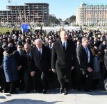 Prezident İlham Əliyev Sumqayıtın dənizkənarı bulvarında şəhərin sakinləri ilə görüşüb (FOTO) (YENİLƏNİB)