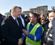 Prezident İlham Əliyev Sumqayıtın dənizkənarı bulvarında şəhərin sakinləri ilə görüşüb (FOTO) (YENİLƏNİB)