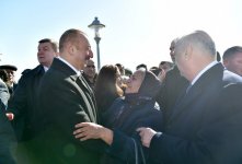 Prezident İlham Əliyev Sumqayıtın dənizkənarı bulvarında şəhərin sakinləri ilə görüşüb (FOTO) (YENİLƏNİB)
