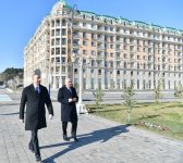 Prezident İlham Əliyev Sumqayıtın dənizkənarı bulvarında şəhərin sakinləri ilə görüşüb (FOTO) (YENİLƏNİB)