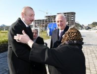 Prezident İlham Əliyev Sumqayıtın dənizkənarı bulvarında şəhərin sakinləri ilə görüşüb (FOTO) (YENİLƏNİB)