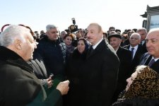 Prezident İlham Əliyev Sumqayıtın dənizkənarı bulvarında şəhərin sakinləri ilə görüşüb (FOTO) (YENİLƏNİB)