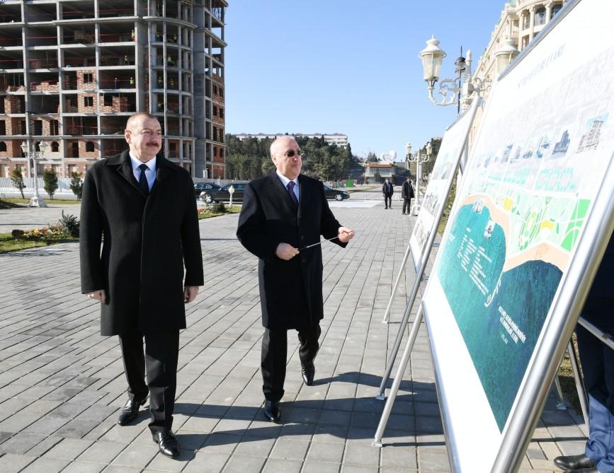 Prezident İlham Əliyev Sumqayıtın dənizkənarı bulvarında şəhərin sakinləri ilə görüşüb (FOTO) (YENİLƏNİB)