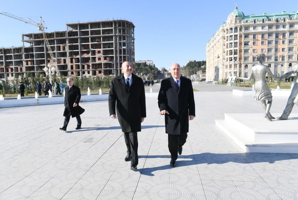 Prezident İlham Əliyev Sumqayıtın dənizkənarı bulvarında şəhərin sakinləri ilə görüşüb (FOTO) (YENİLƏNİB)