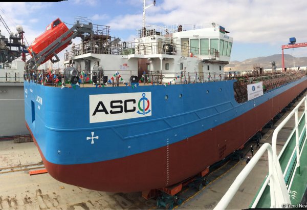Azərbaycanda yeni tanker suya buraxılıb (FOTO)