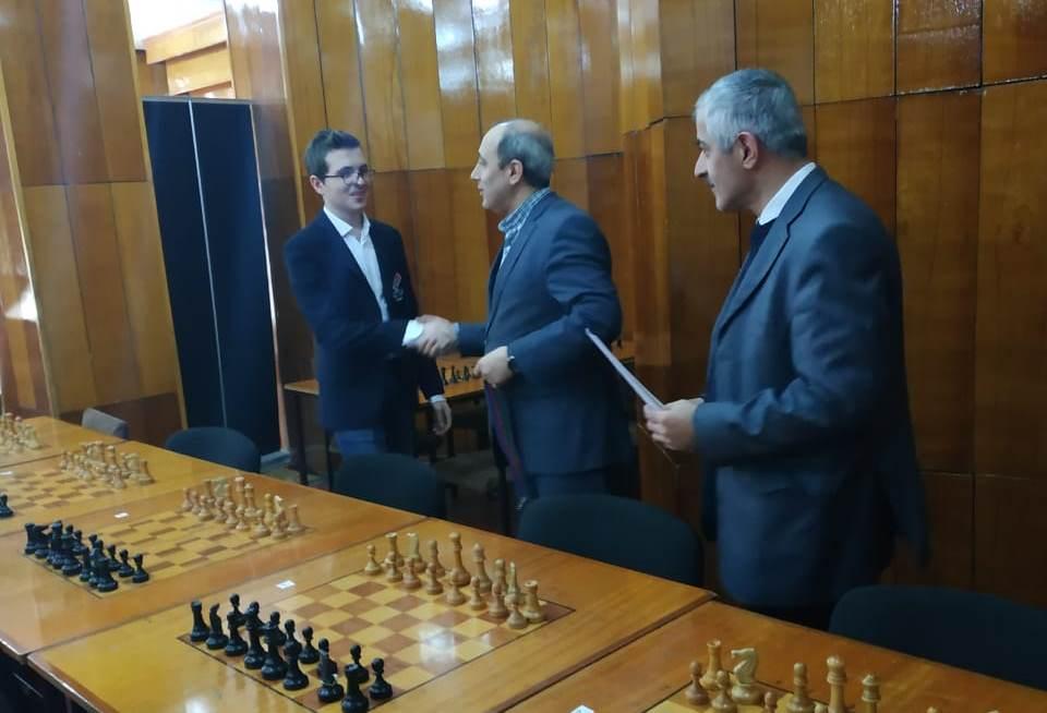 Əkiz qardaşlar Bakının ən yaxşı şahmatçıları oldu (FOTO)