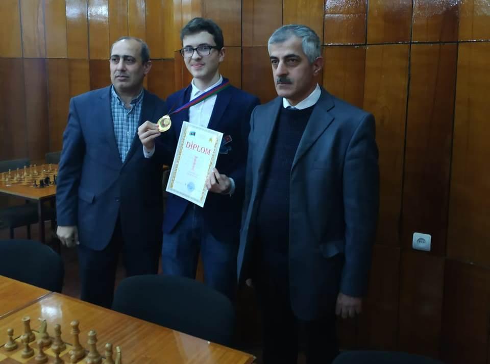Əkiz qardaşlar Bakının ən yaxşı şahmatçıları oldu (FOTO)