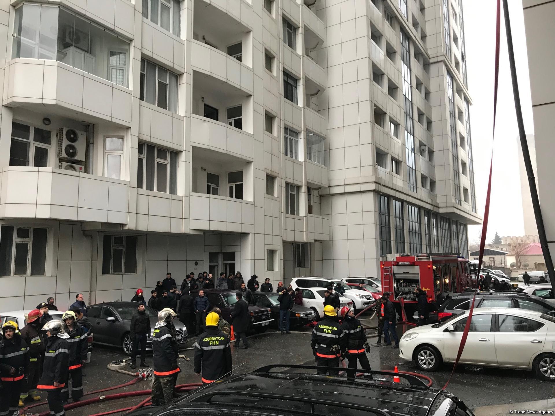 Bakıda çoxmərtəbəli binada tüstülənmənin qarşısı alınıb (FOTO) (YENİLƏNİB)