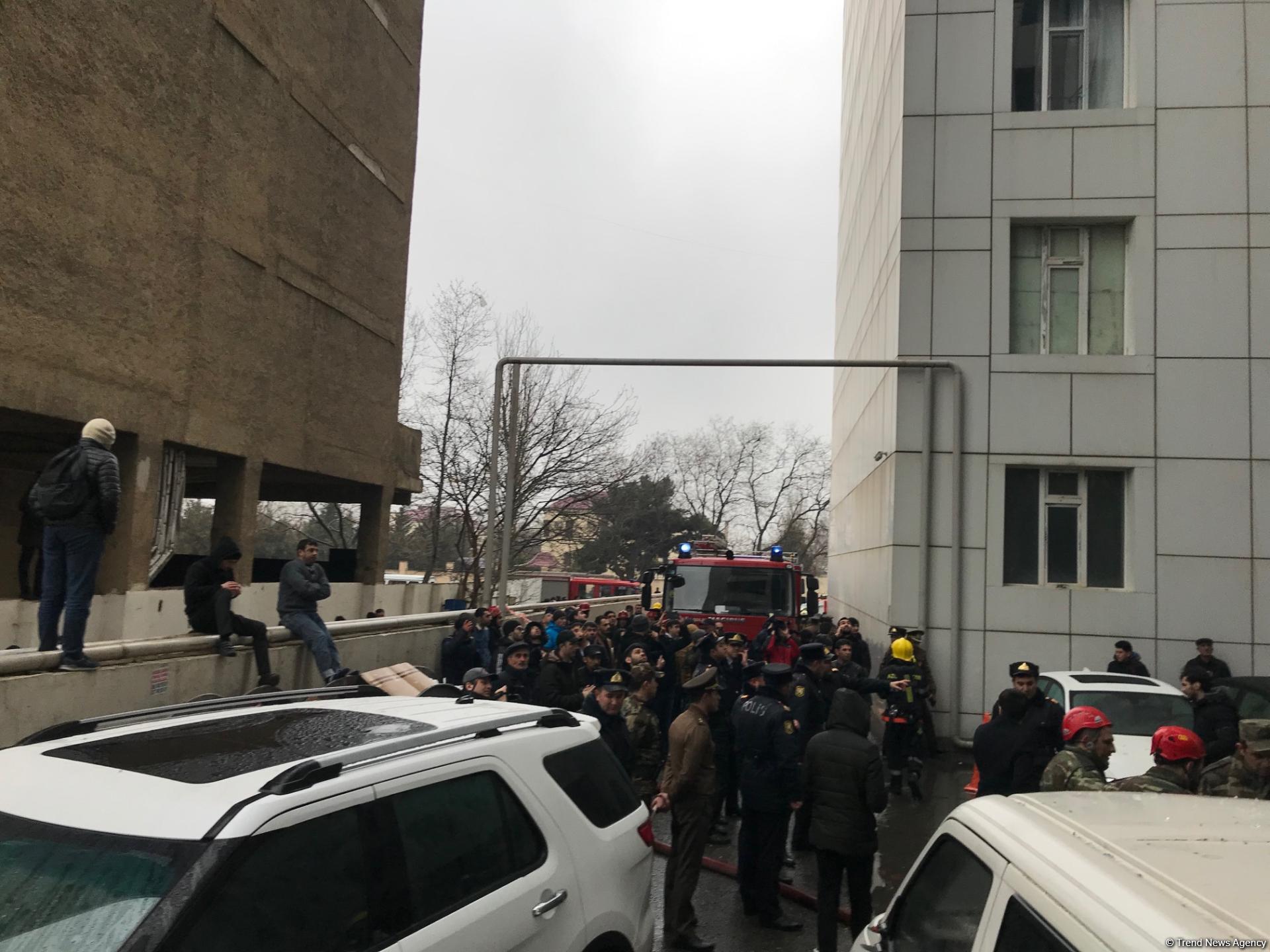 Bakıda çoxmərtəbəli binada tüstülənmənin qarşısı alınıb (FOTO) (YENİLƏNİB)