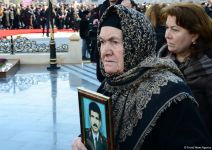 Azərbaycan ictimaiyyəti Xocalı soyqırımı qurbanlarının xatirəsini yad edir (FOTO)