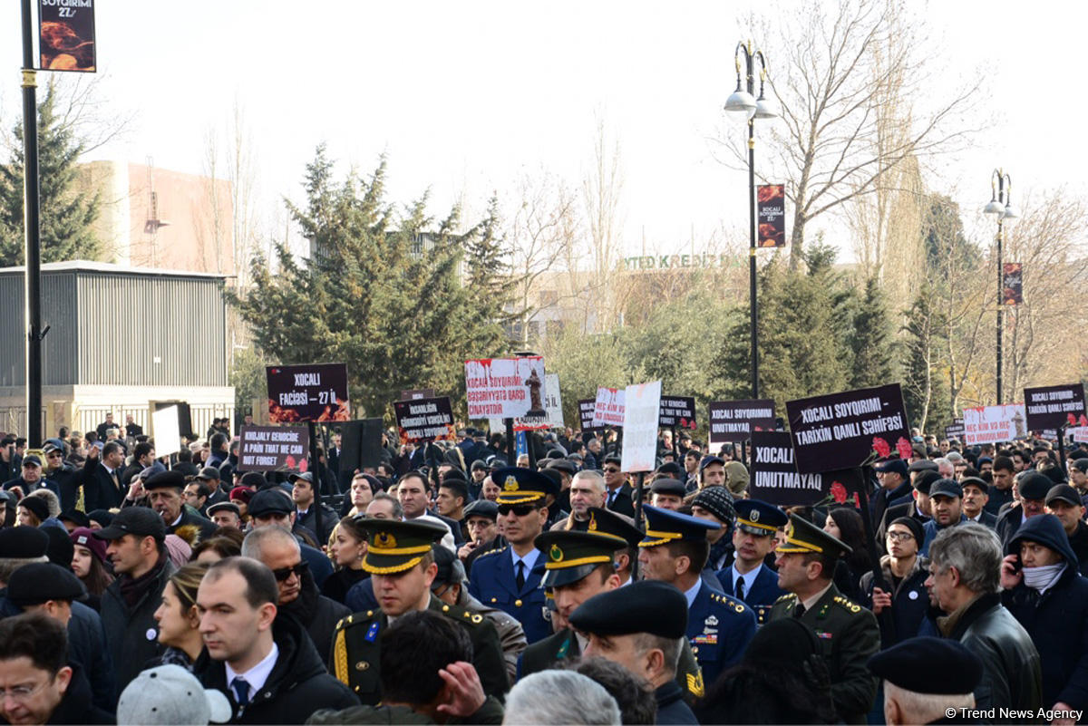 Azərbaycan ictimaiyyəti Xocalı soyqırımı qurbanlarının xatirəsini yad edir (FOTO)