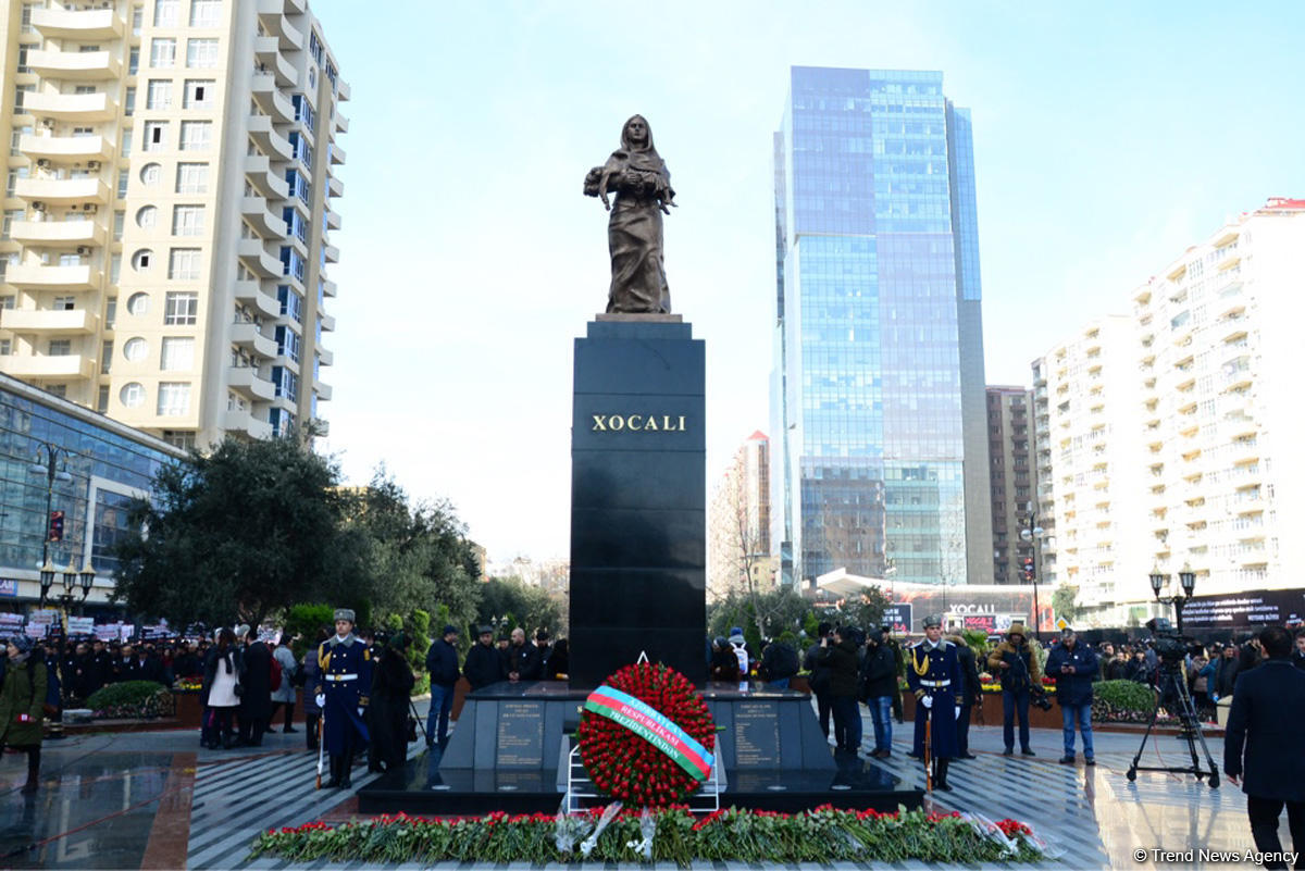 Azərbaycan ictimaiyyəti Xocalı soyqırımı qurbanlarının xatirəsini yad edir (FOTO)