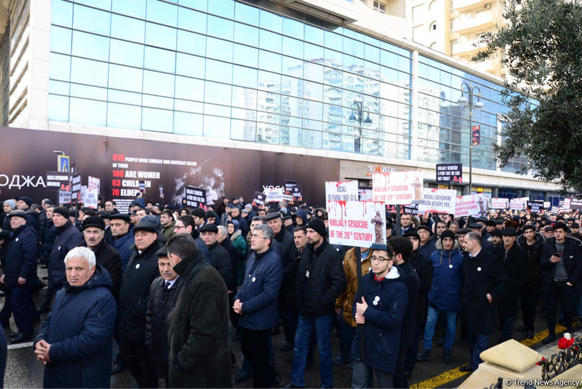 Azərbaycan ictimaiyyəti Xocalı soyqırımı qurbanlarının xatirəsini yad edir (FOTO)