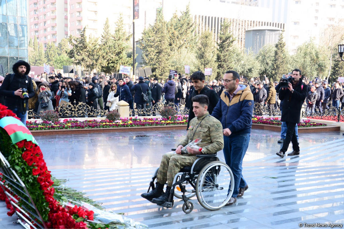 Azərbaycan ictimaiyyəti Xocalı soyqırımı qurbanlarının xatirəsini yad edir (FOTO)
