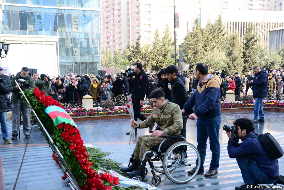 Azərbaycan ictimaiyyəti Xocalı soyqırımı qurbanlarının xatirəsini yad edir (FOTO)