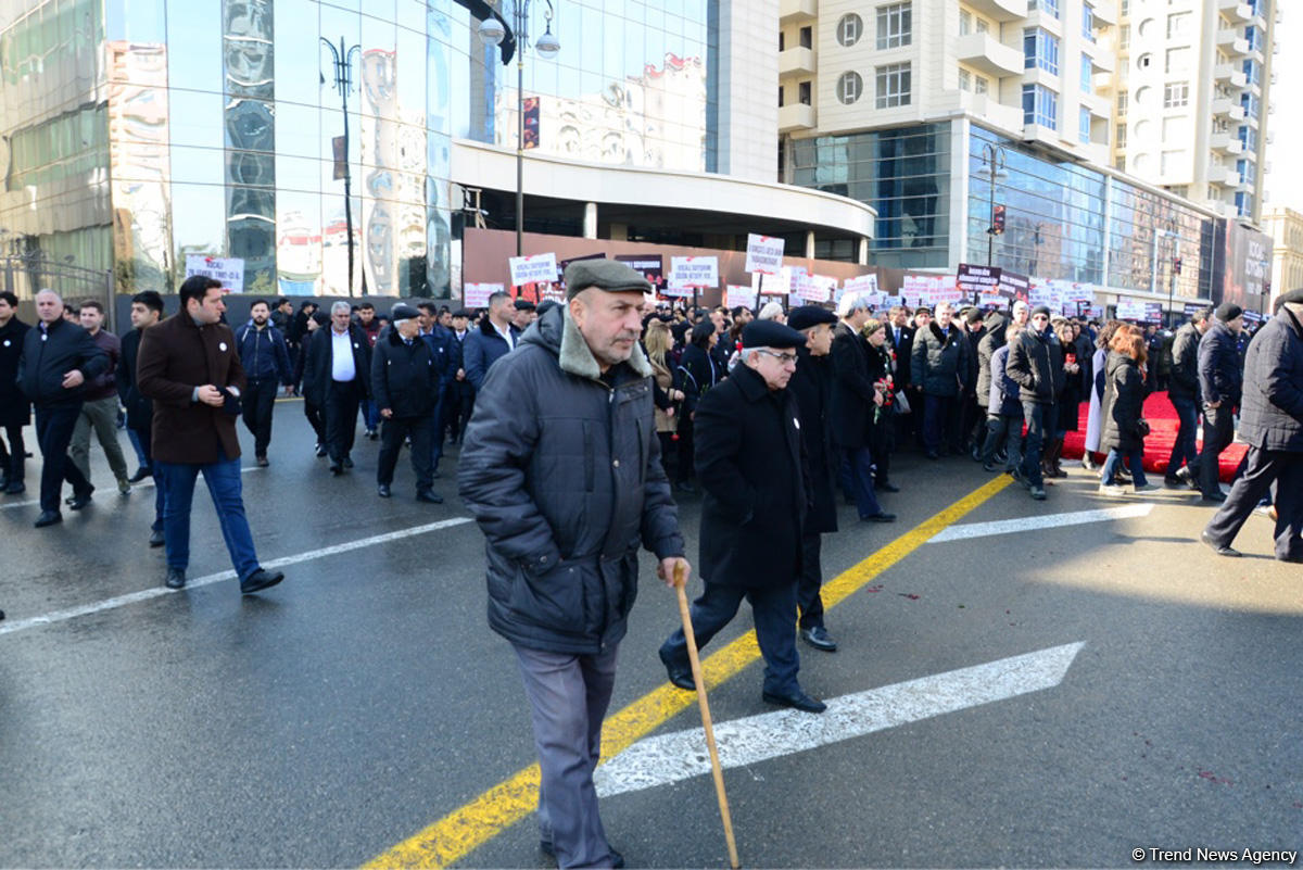 Azərbaycan ictimaiyyəti Xocalı soyqırımı qurbanlarının xatirəsini yad edir (FOTO)