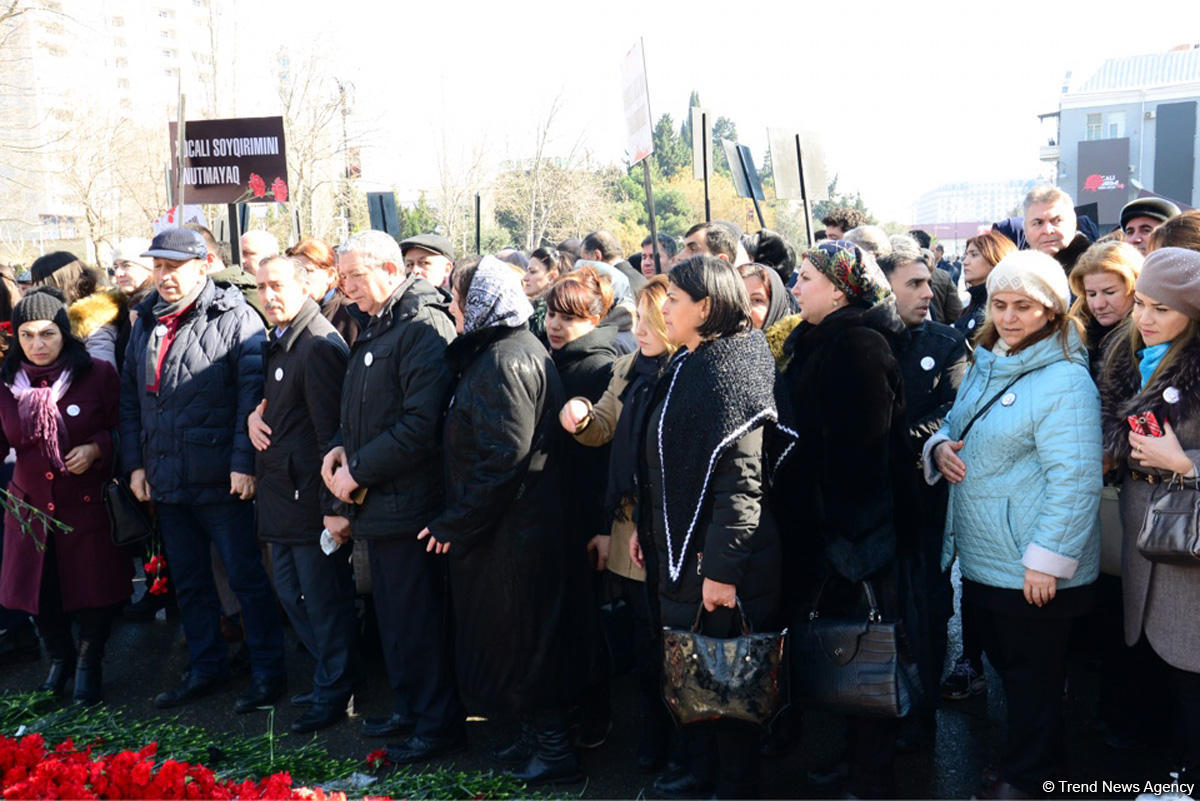 Azərbaycan ictimaiyyəti Xocalı soyqırımı qurbanlarının xatirəsini yad edir (FOTO)