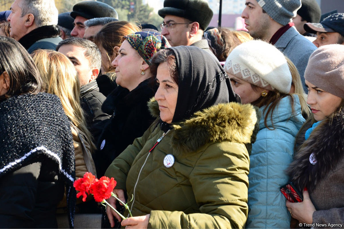 Azərbaycan ictimaiyyəti Xocalı soyqırımı qurbanlarının xatirəsini yad edir (FOTO)