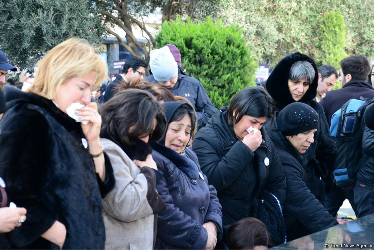 Azərbaycan ictimaiyyəti Xocalı soyqırımı qurbanlarının xatirəsini yad edir (FOTO)