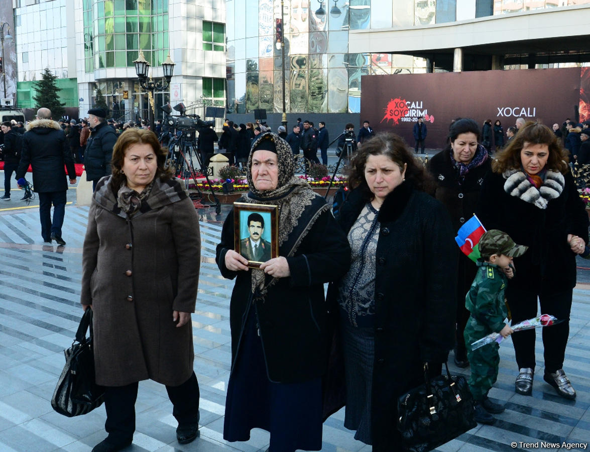 Azərbaycan ictimaiyyəti Xocalı soyqırımı qurbanlarının xatirəsini yad edir (FOTO)
