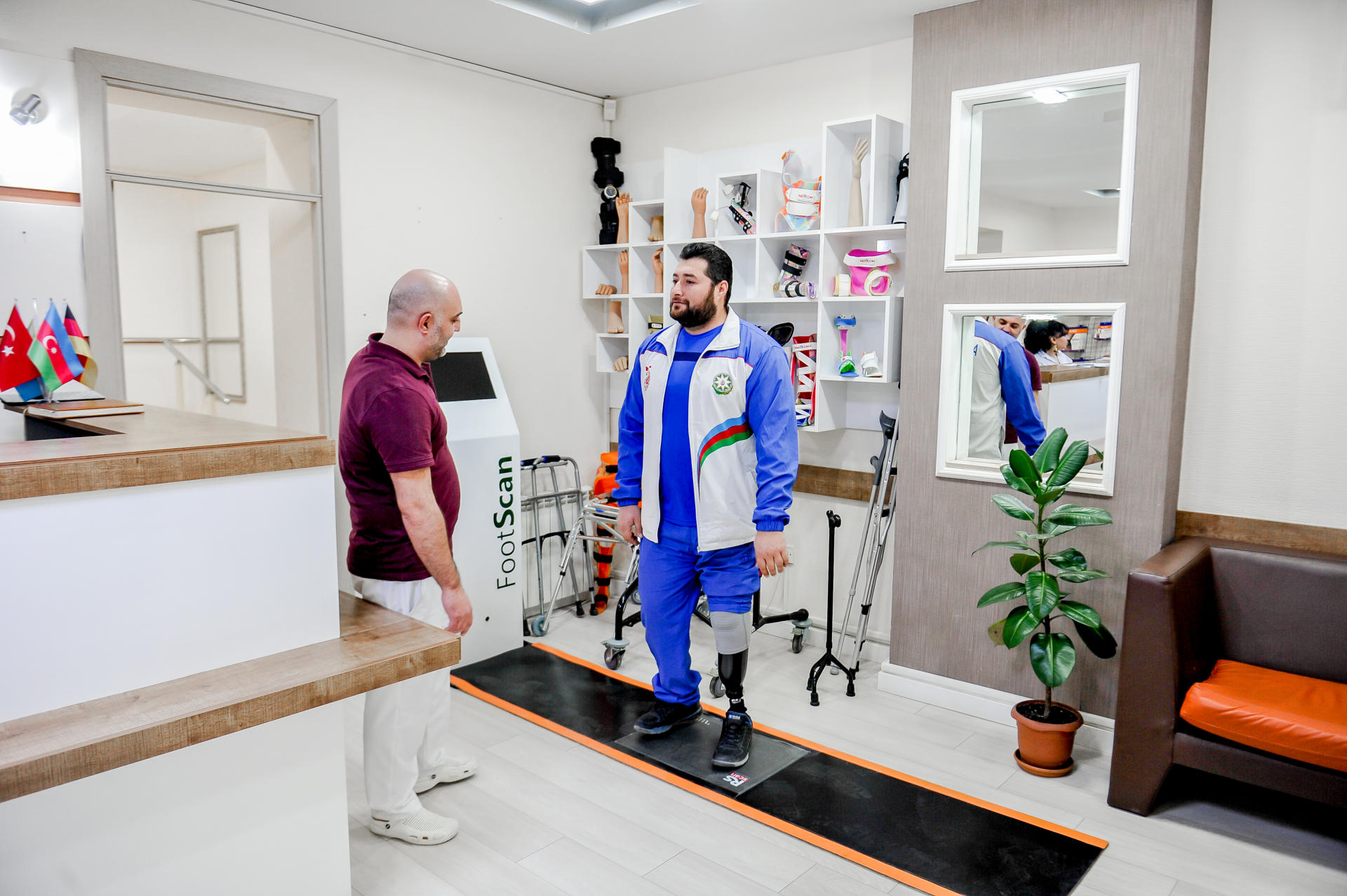 Birinci vitse-prezident Mehriban Əliyevanın tapşırığı ilə daha bir qrup Qarabağ müharibəsi əlili protezlərlə təmin olunub (FOTO)