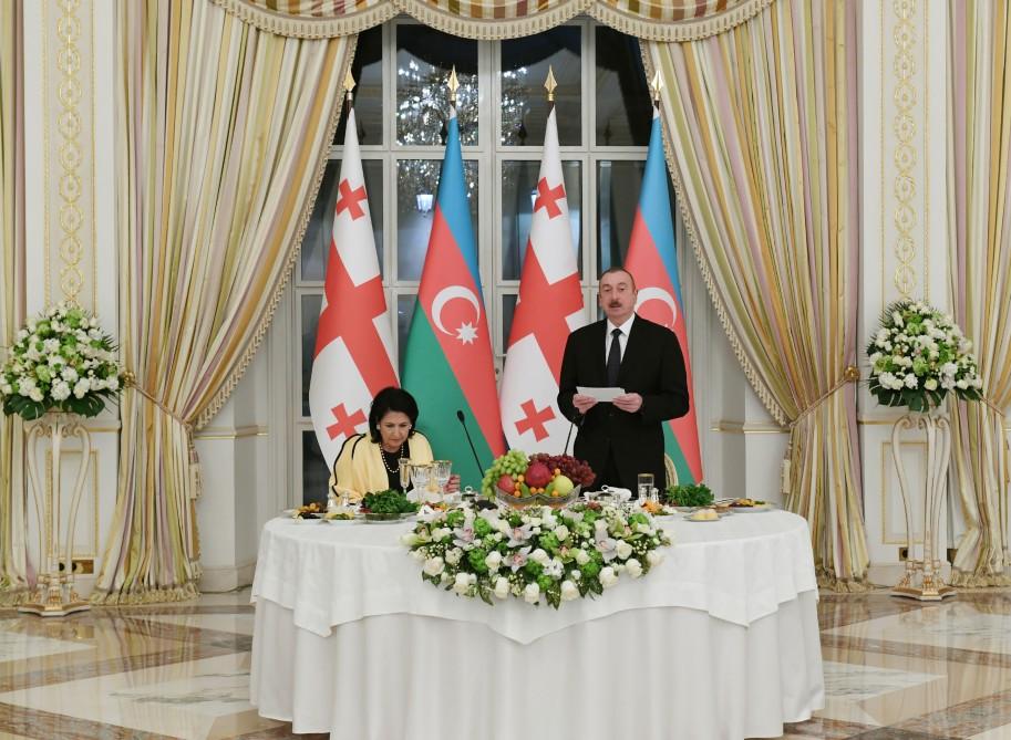 Prezident İlham Əliyevin adından Gürcüstan Prezidentinin şərəfinə rəsmi ziyafət verilib (FOTO) (YENİLƏNİB)