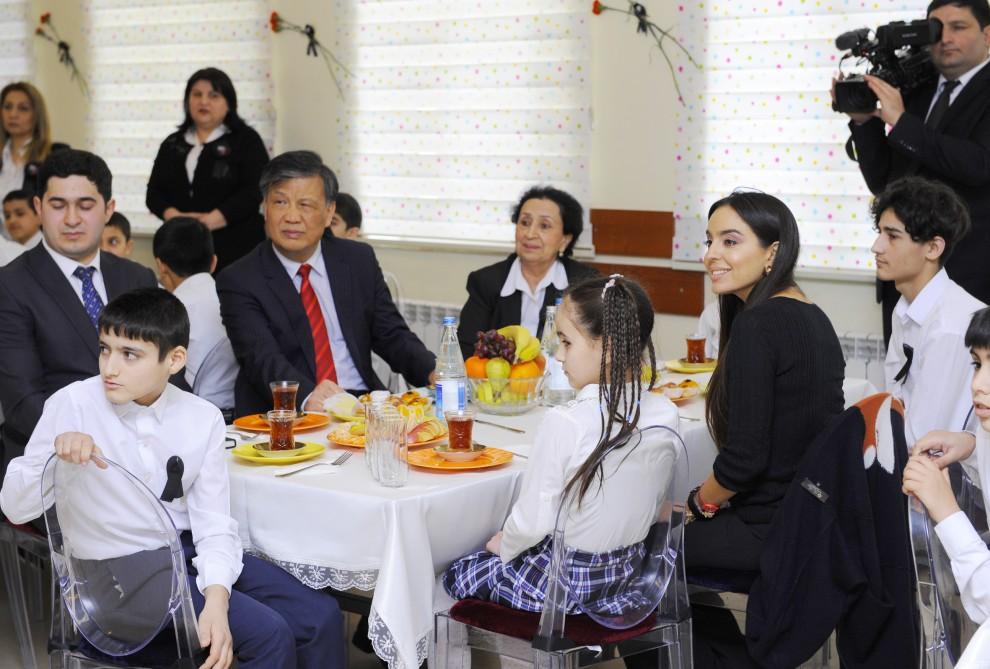 Heydər Əliyev Fondunun vitse-prezidenti Leyla Əliyeva Suraxanı rayonundakı 2 saylı uşaq evinin sakinləri ilə görüşüb (FOTO)