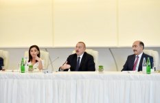 Prezident İlham Əliyev və birinci xanım Mehriban Əliyeva mədəniyyət və incəsənət xadimlərinin bir qrupu ilə görüşüblər (YENİLƏNİB-4) (FOTO)